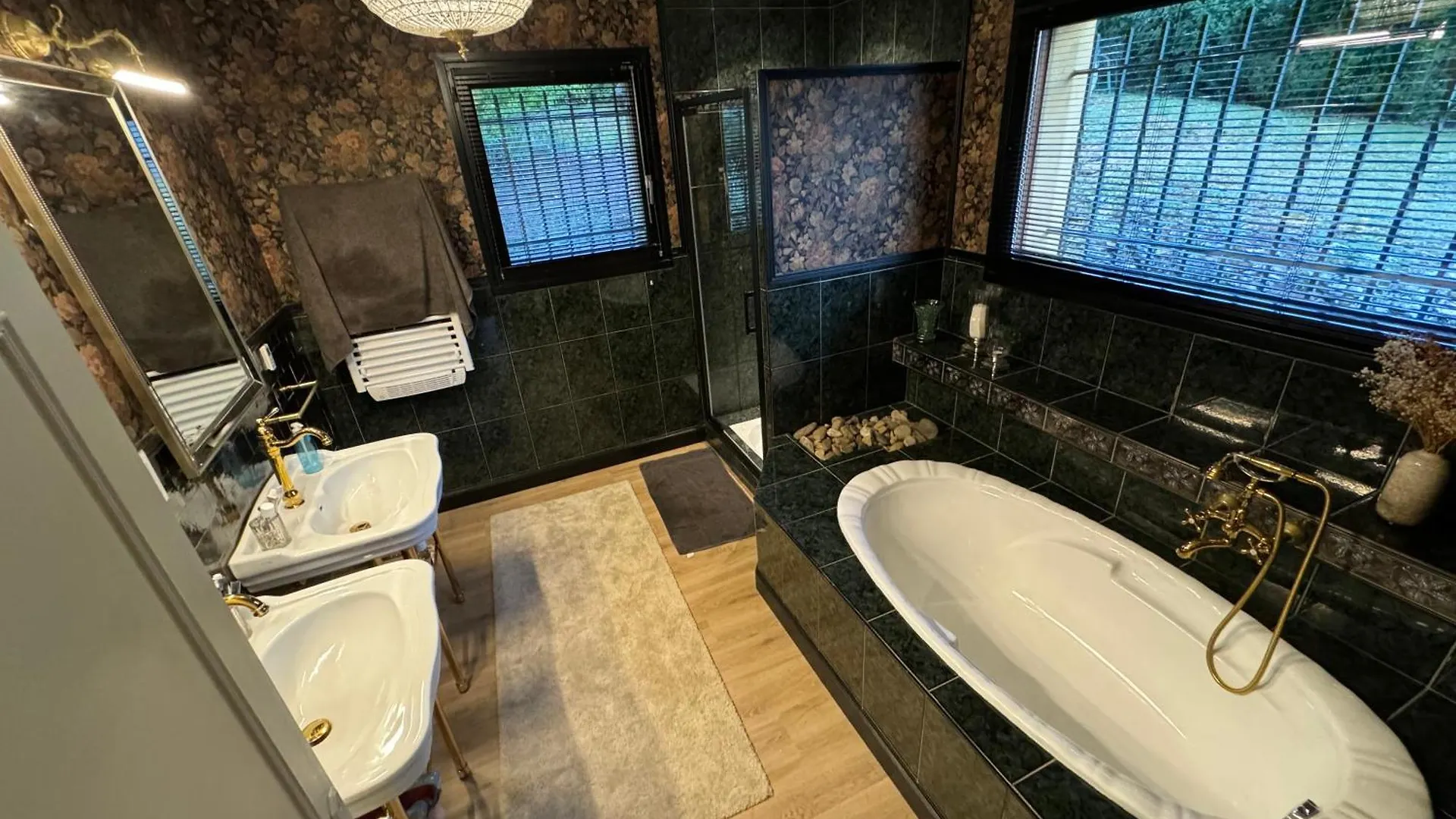 Villa Vue Panoramique, 6 Chambres, Piscine Chauffee Espalion